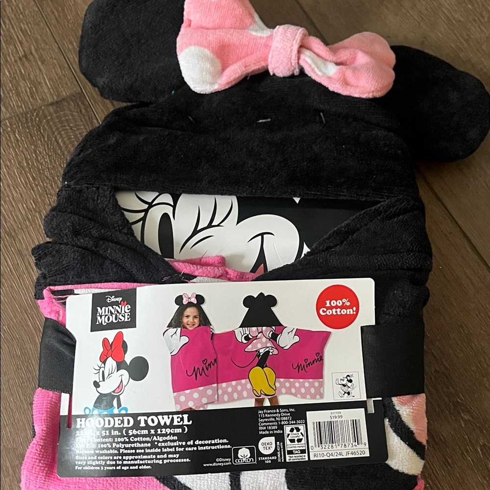 Price Firm!! NIP! Disney Minnie Mouse Black and Pink Hooded Towel